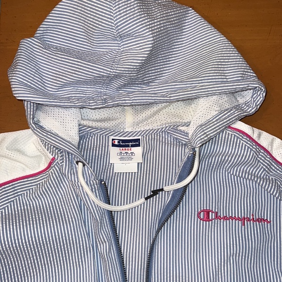 Mens “Champion” seersucker zip-up jacket with hood - size large (barely worn) - Picture 2 of 4